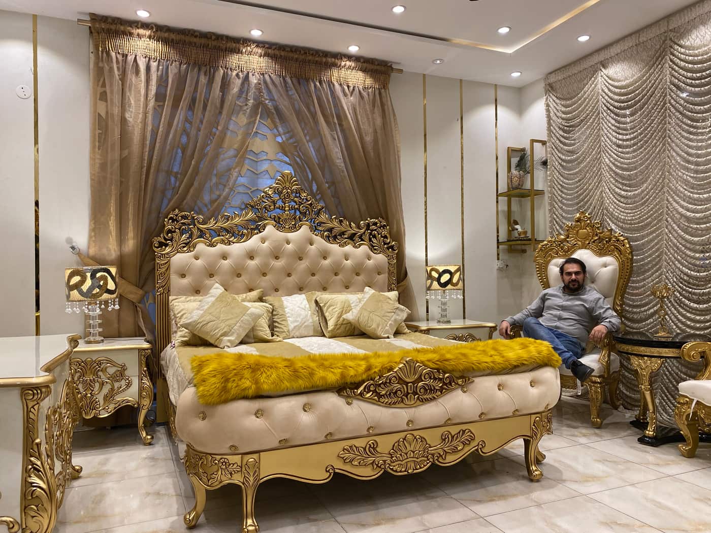 Luxurious Gold Accent Bedroom Set with Upholstered Bed