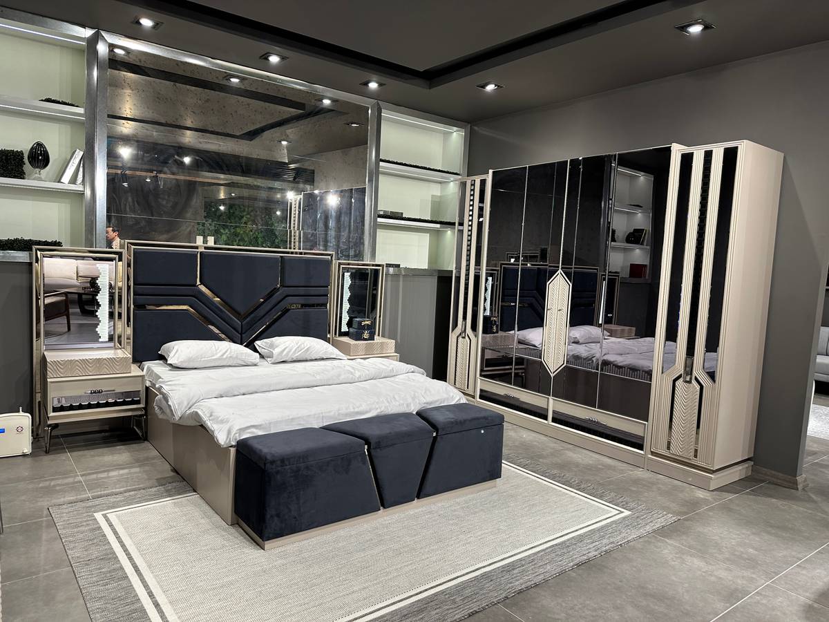 Luxurious Modern Bedroom Set with Mirrored Wardrobe