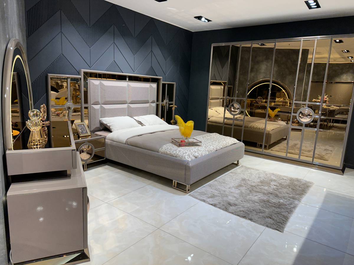 Modern Luxe Bed Set with Mirrored Wardrobe
