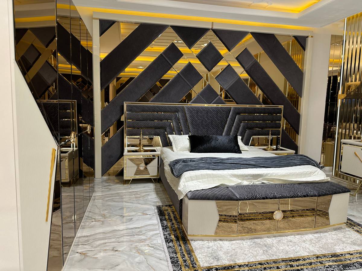 Luxurious Modern Bed Set with Mirrored Design