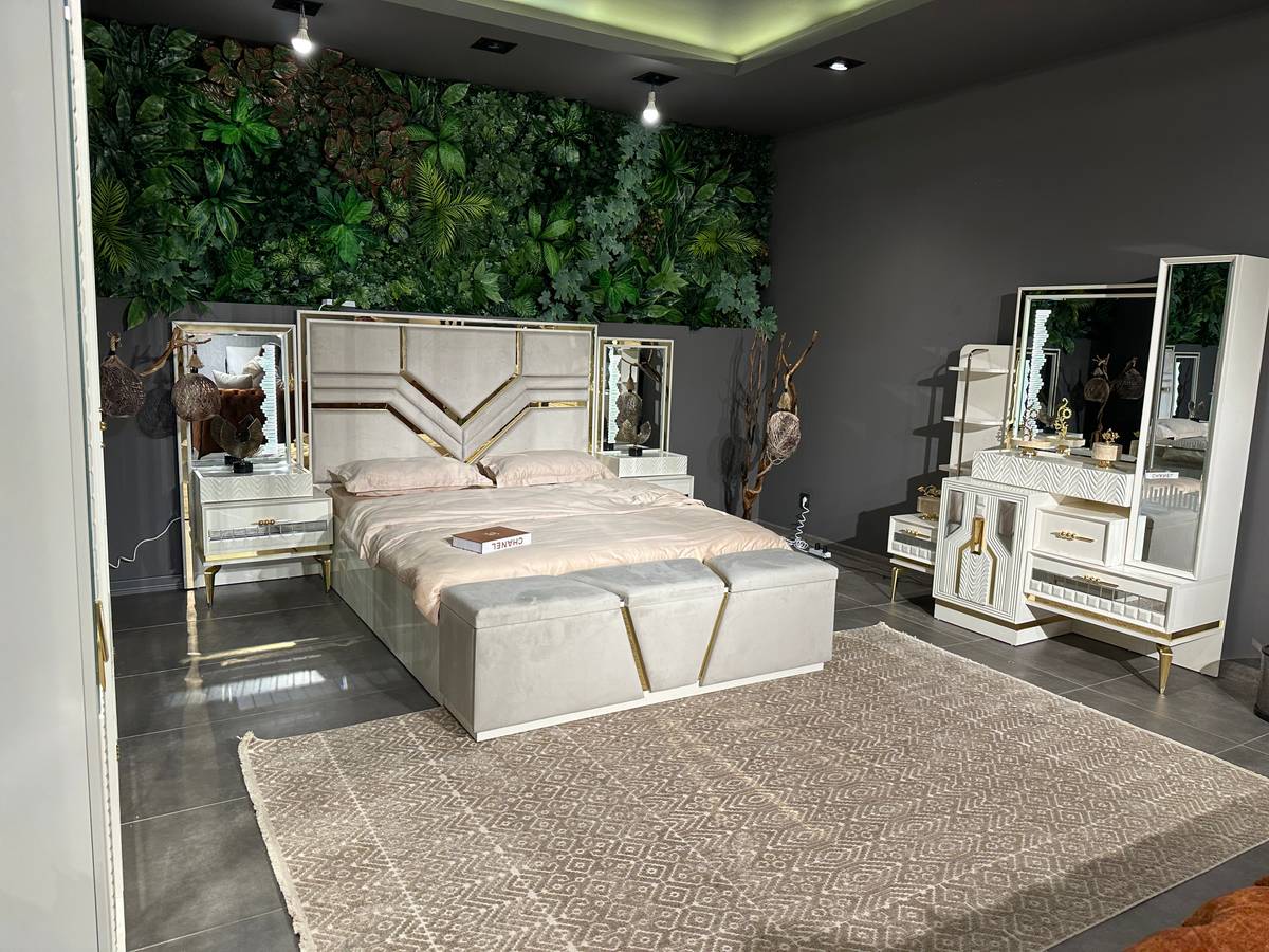 Modern Luxury Bedroom Set with Upholstered Headboard