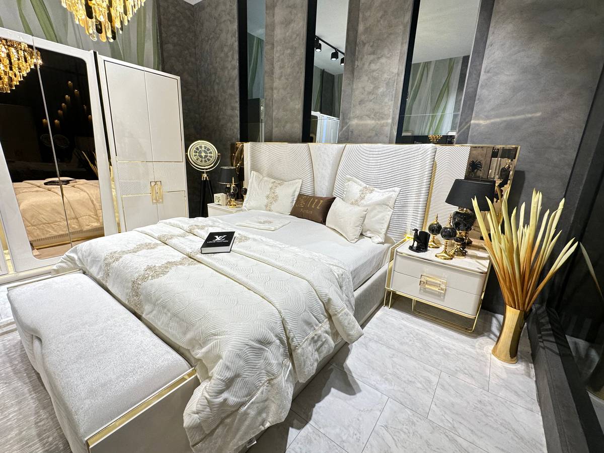 Luxurious Modern Bedroom Set