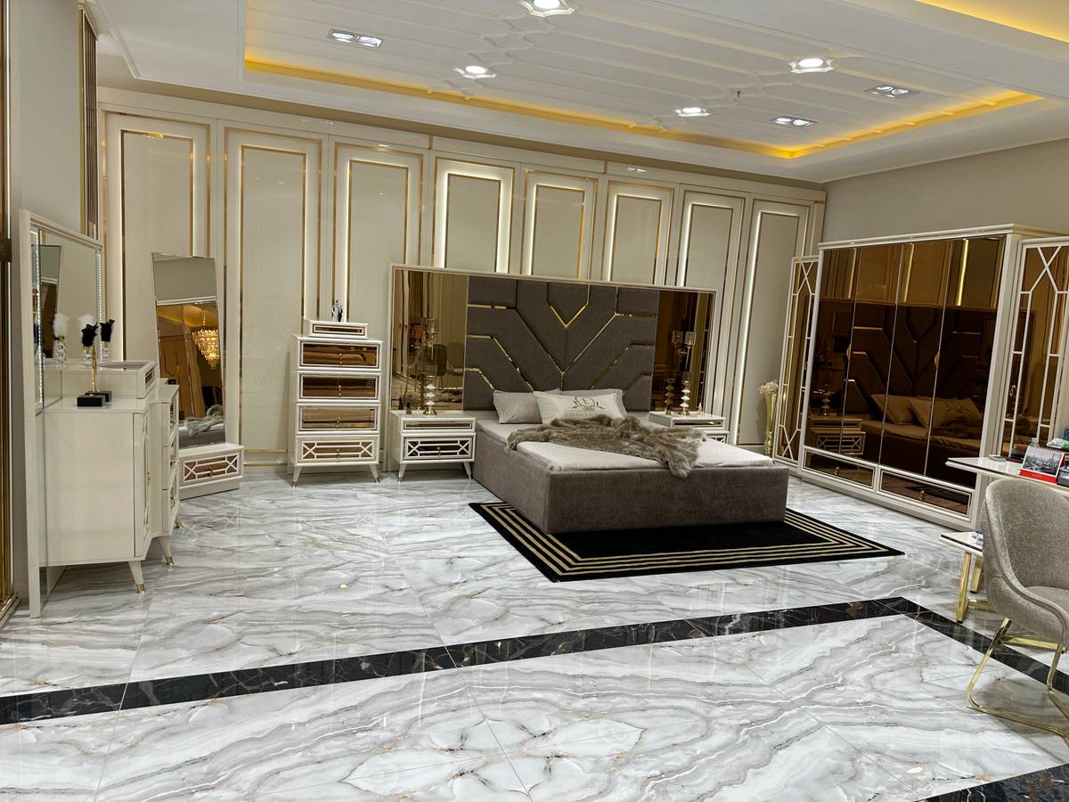 Luxurious Contemporary Bedroom Set
