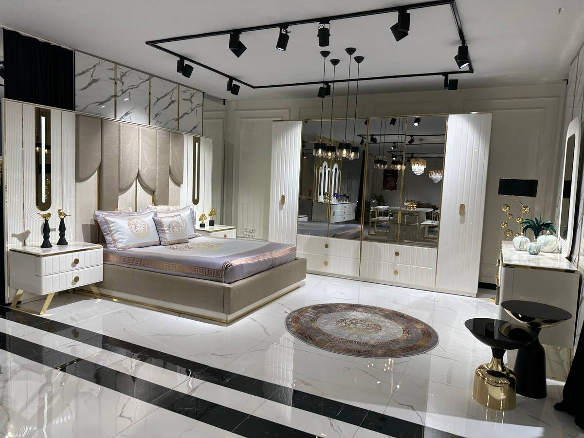 Elegant Modern Bedroom Set with Luxurious Details