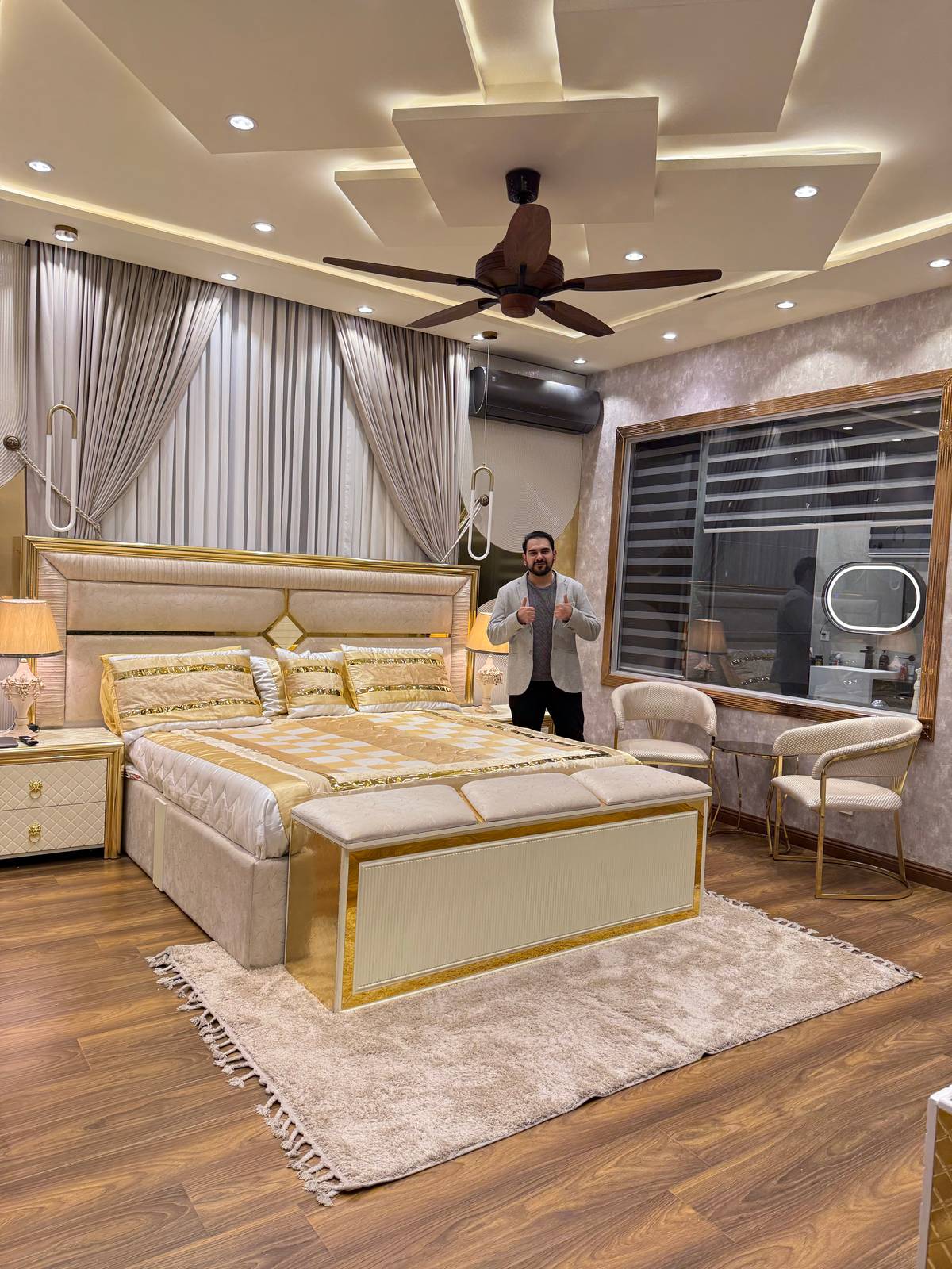 Elegant Gold Trim Bed Set