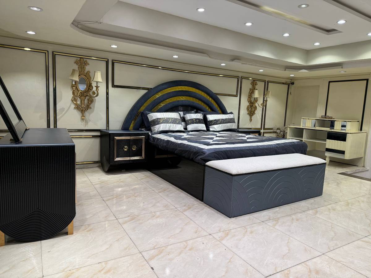 Luxurious Modern Bed Set with Storage Bench