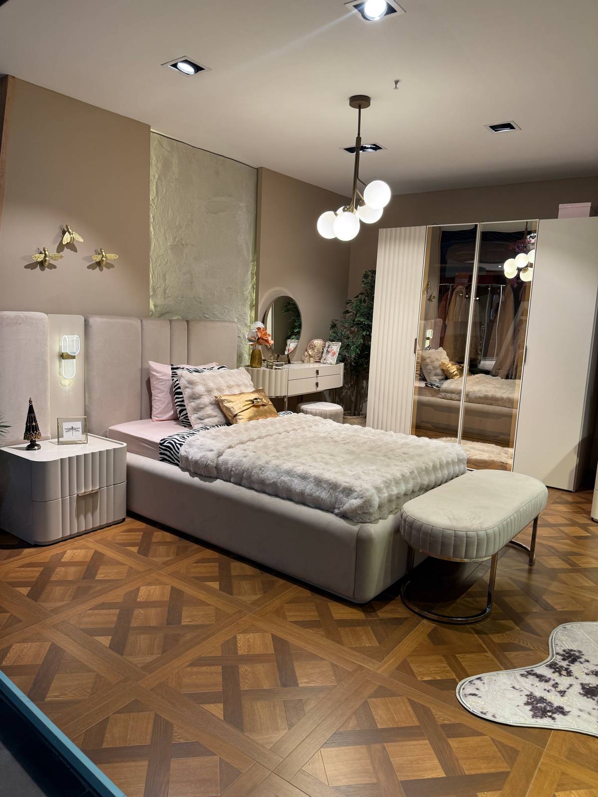 Elegant Modern Bedroom Suite