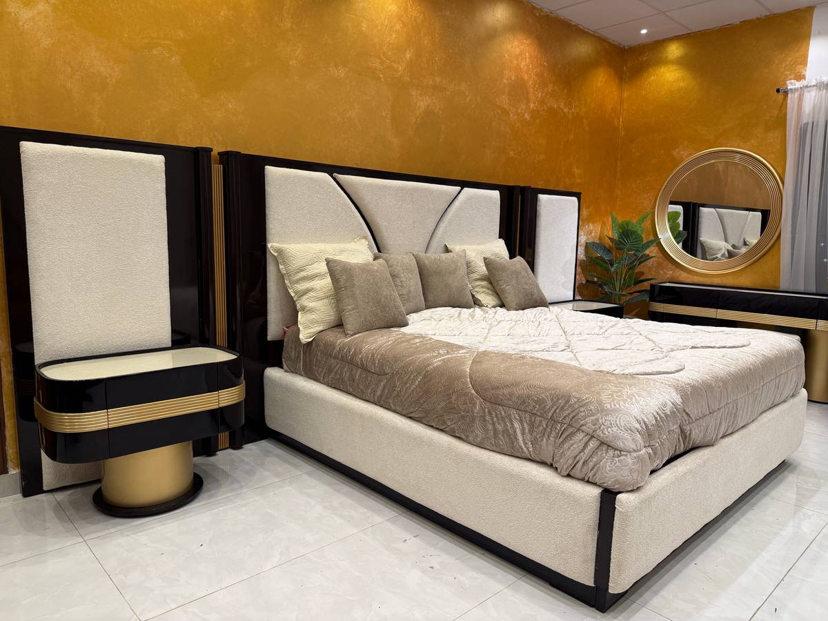 Modern Luxury Bed Set with Nightstands