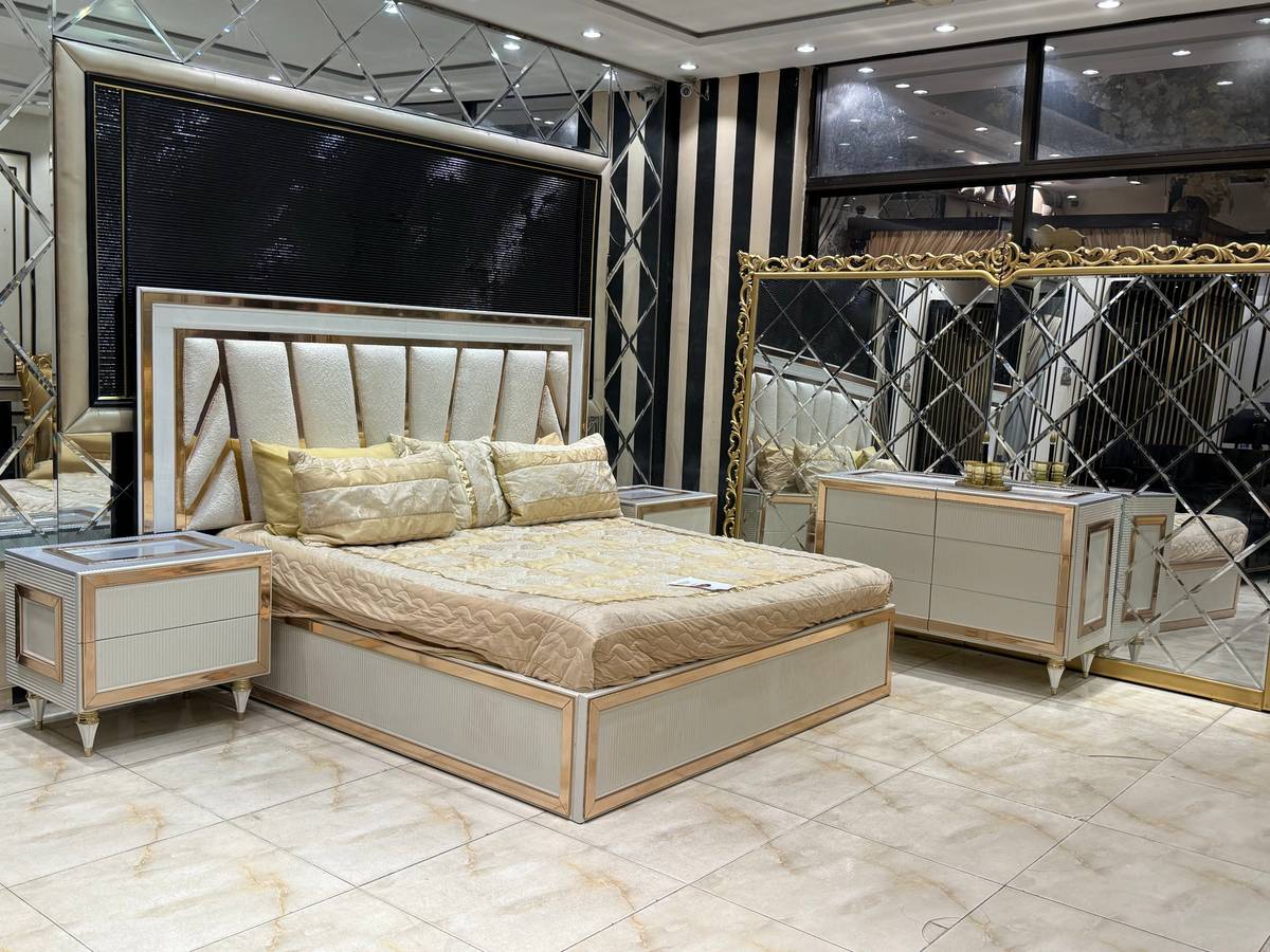 Elegant Modern Bedroom Set with Mirrored Accents