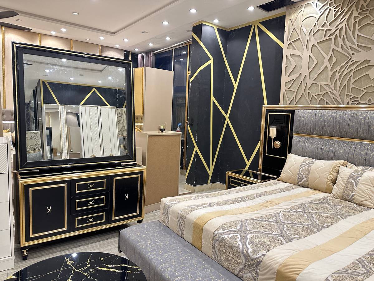 Luxury Black and Gold Bedroom Set with Mirror