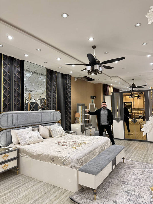 Elegant Modern Bedroom Set with Bench and Mirrored Nightstands