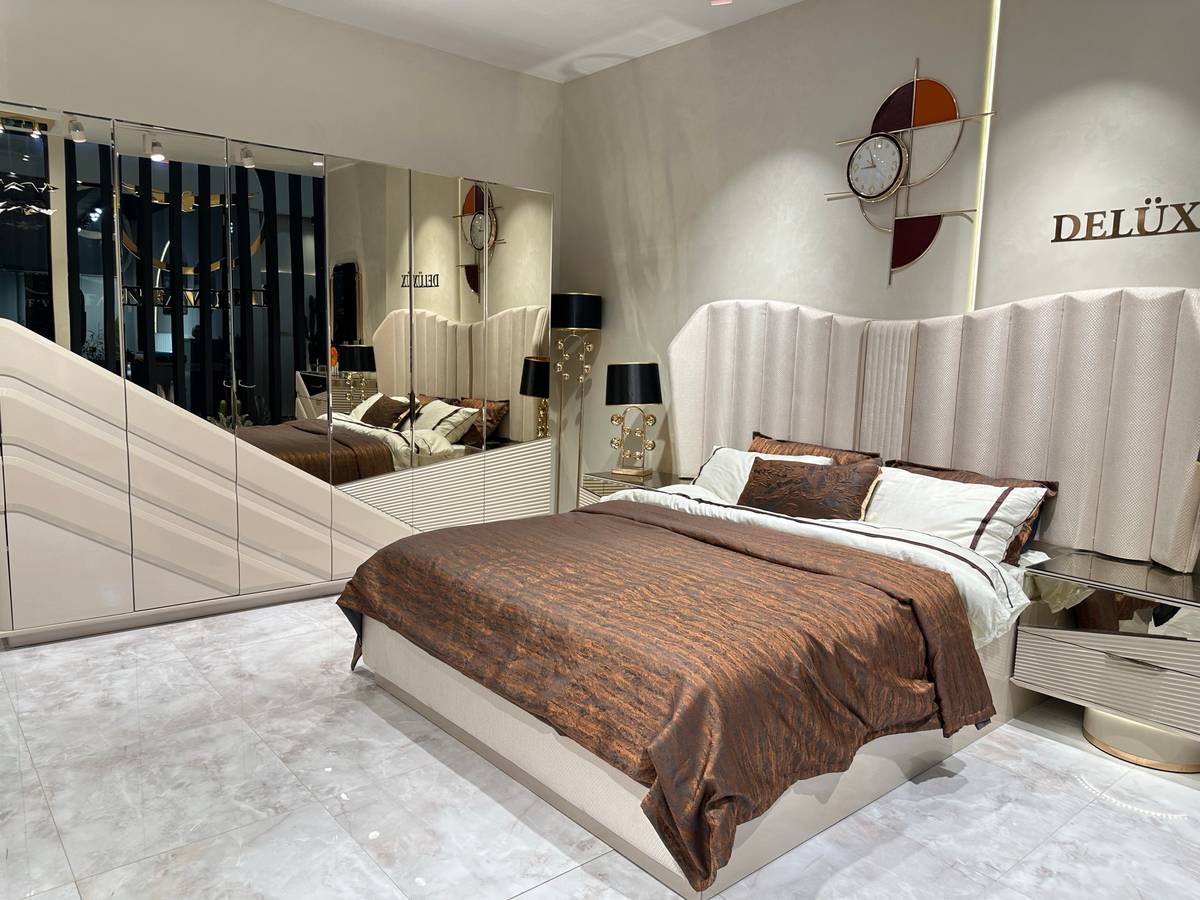 Luxurious Modern Bedroom Set with Upholstered Headboard