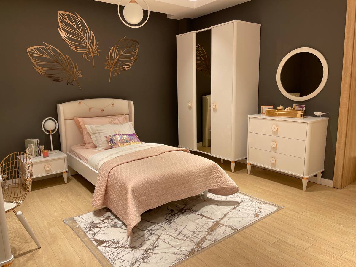 Chic Modern Bedroom Set