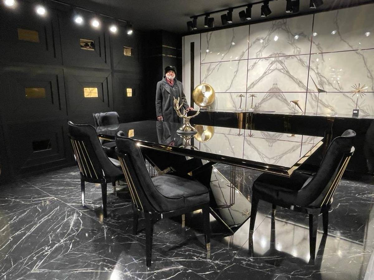 Luxurious Black Dining Table Set