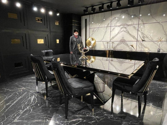 Luxurious Black Dining Table Set