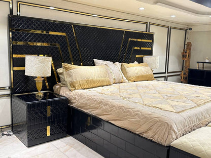 Luxury Black and Gold Bedroom Set with Upholstered Accent Chair