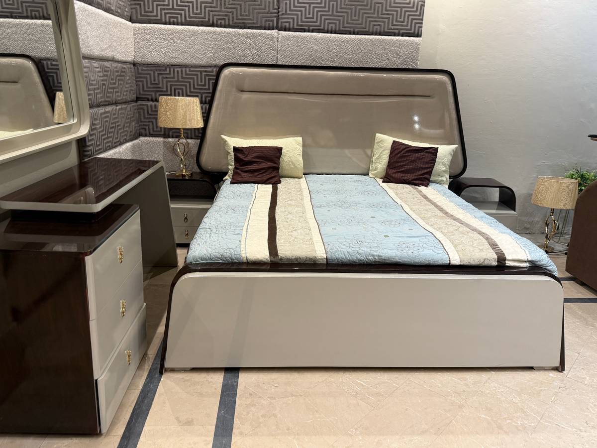 Modern Minimalist Bedroom Set with Bed, Nightstands, and Mirror