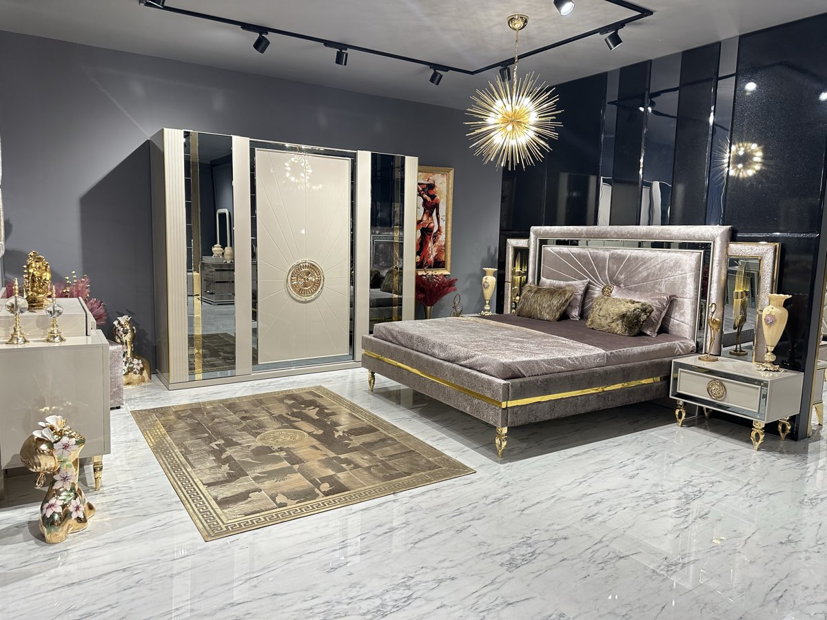 Luxurious Modern Bedroom Set
