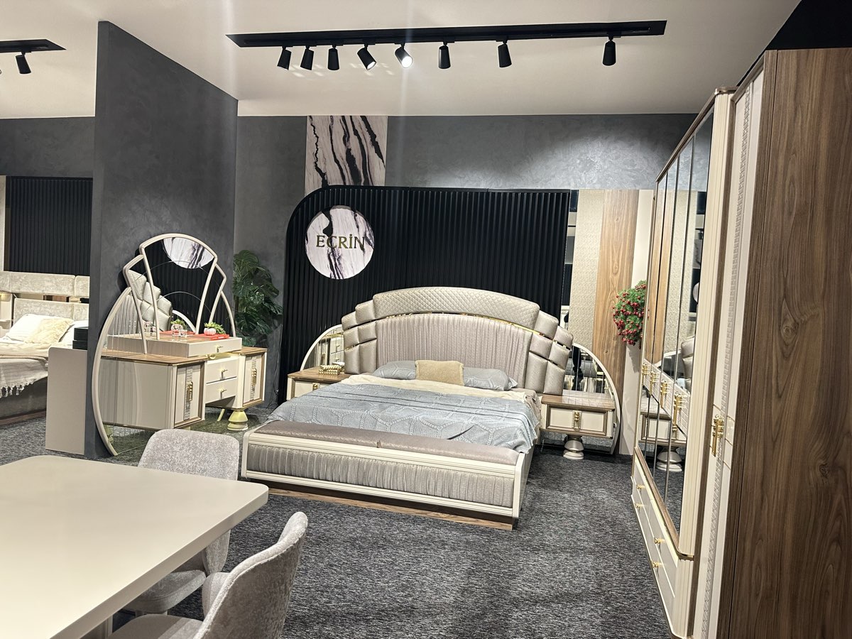 Modern Luxurious Bedroom Set
