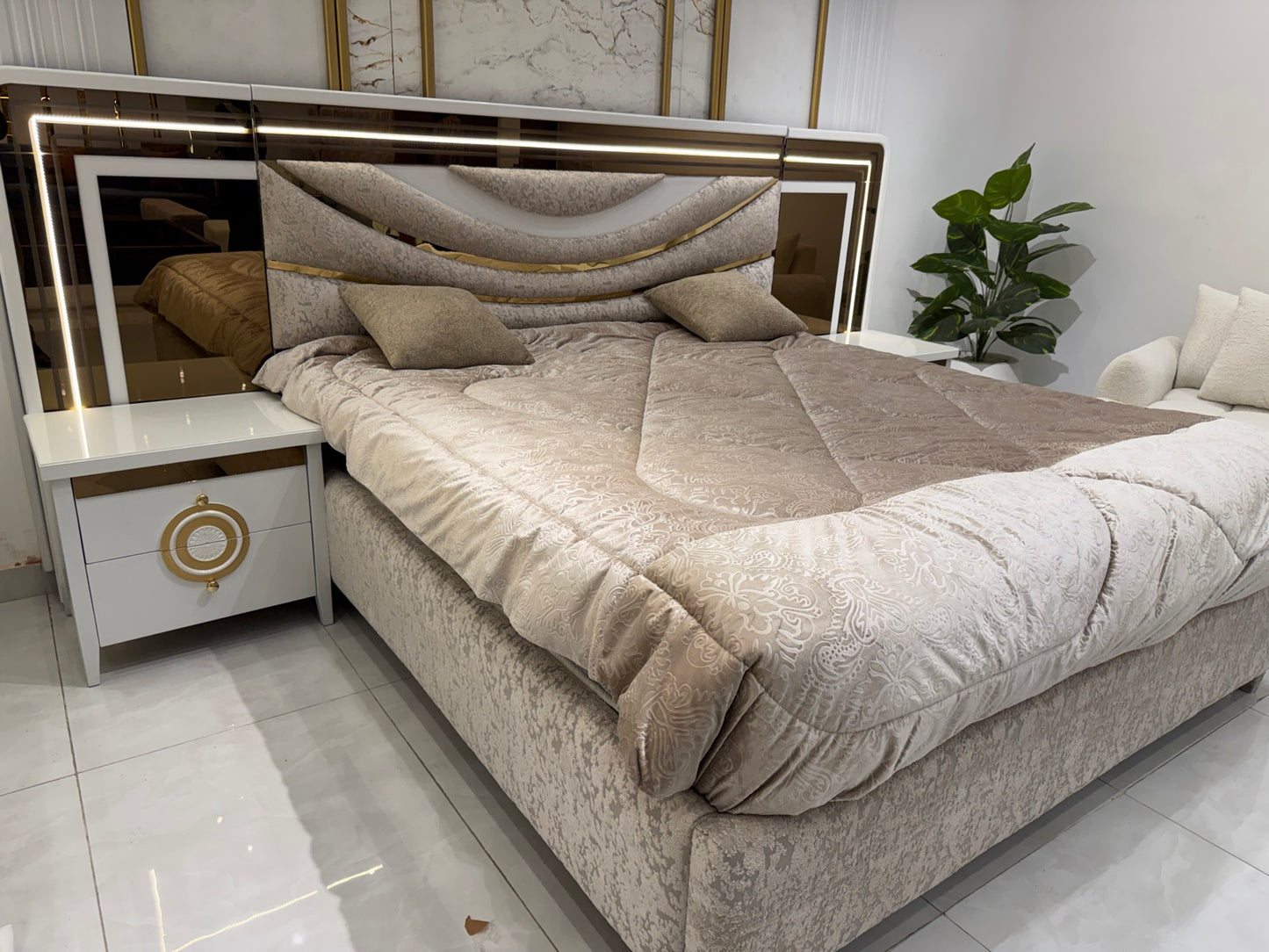 Modern Luxurious Bedroom Set