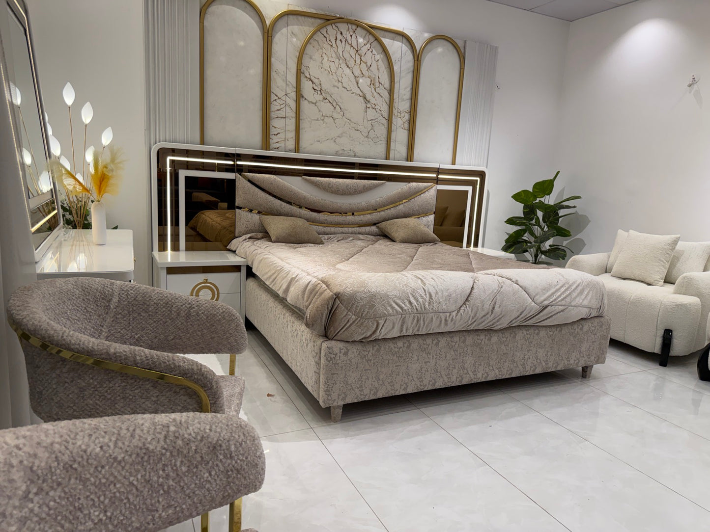 Modern Luxurious Bedroom Set