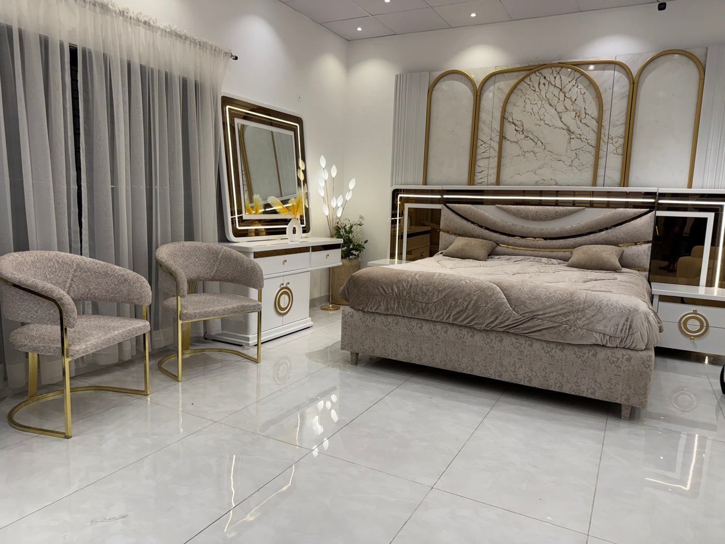 Modern Luxurious Bedroom Set