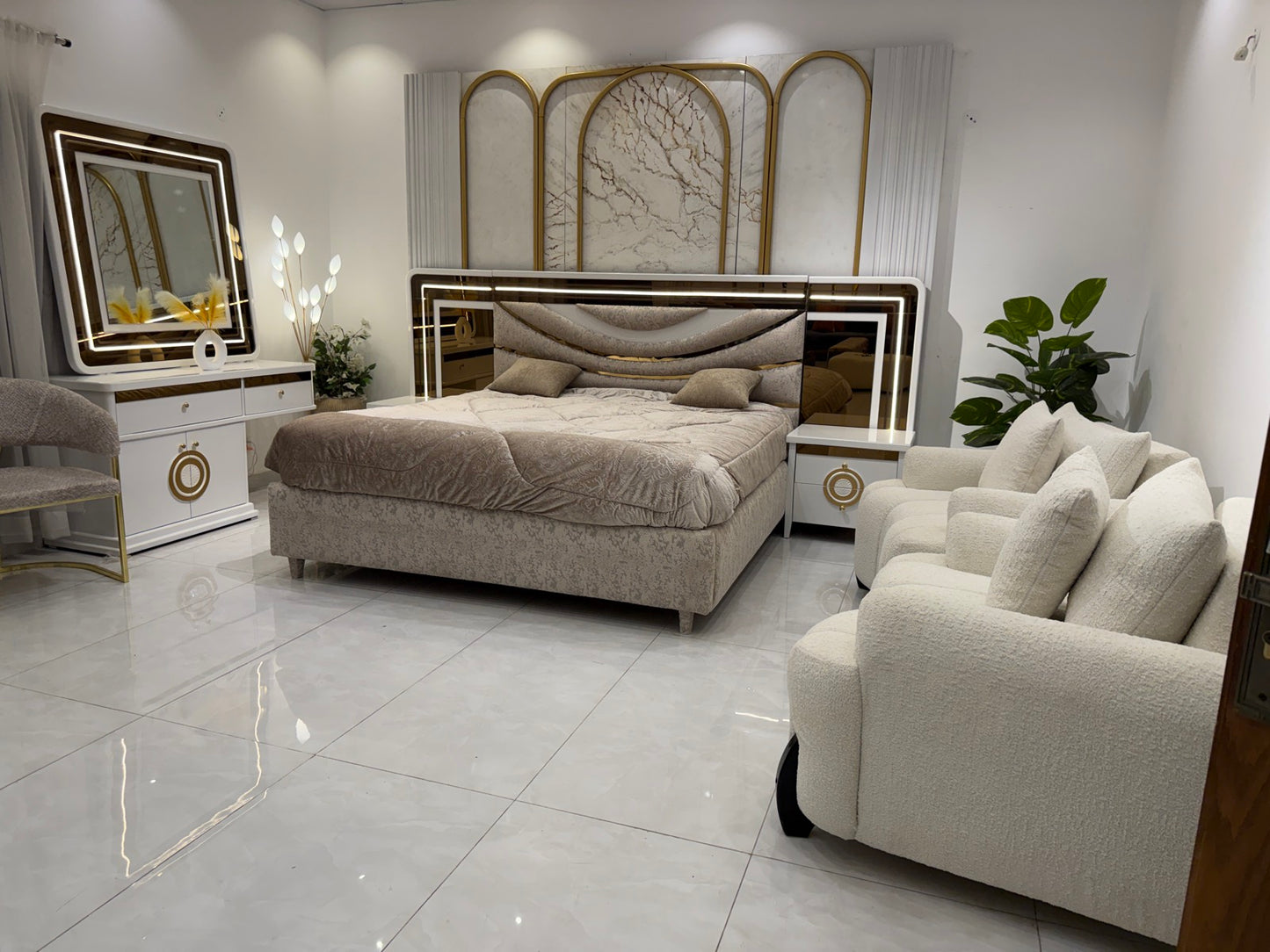 Modern Luxurious Bedroom Set