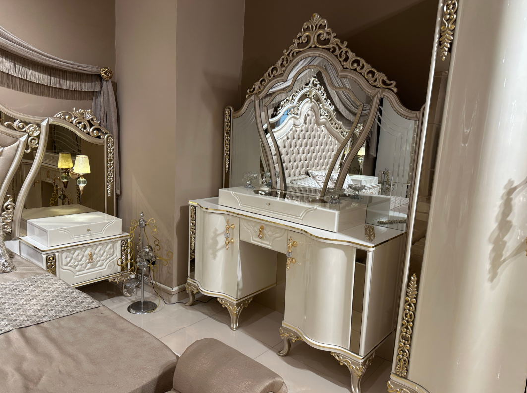 Grand Palace Bed