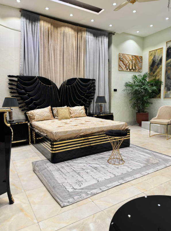 Royal Winged Bed