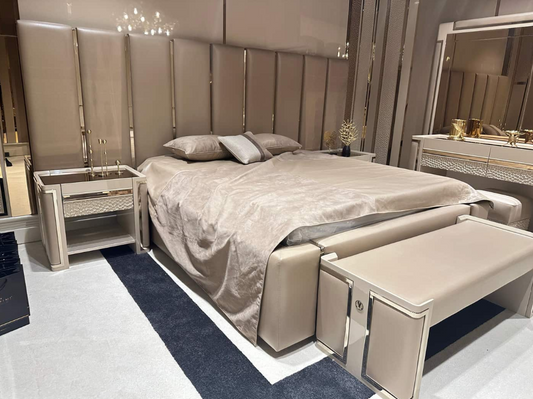 Champagne Pillar Bed