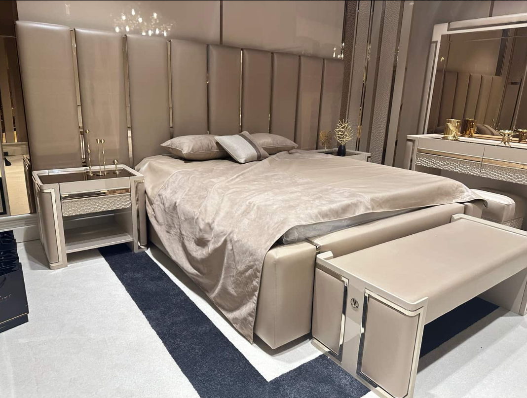 Champagne Pillar Bed
