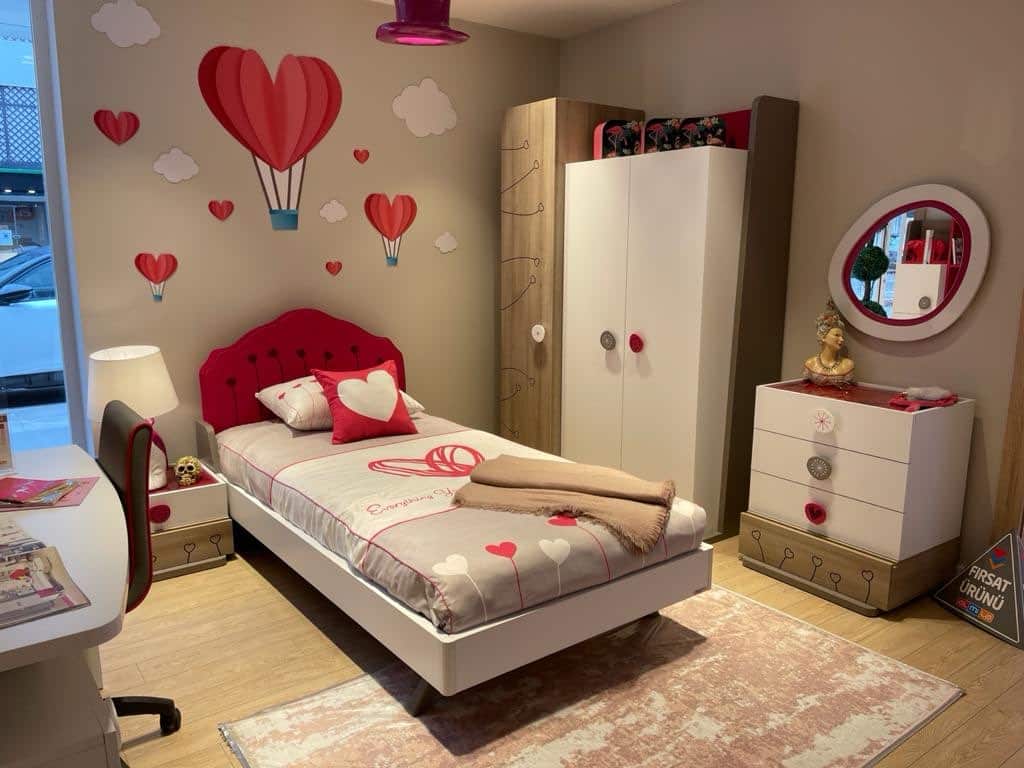 Charming Kids Bedroom Set with Heart Theme