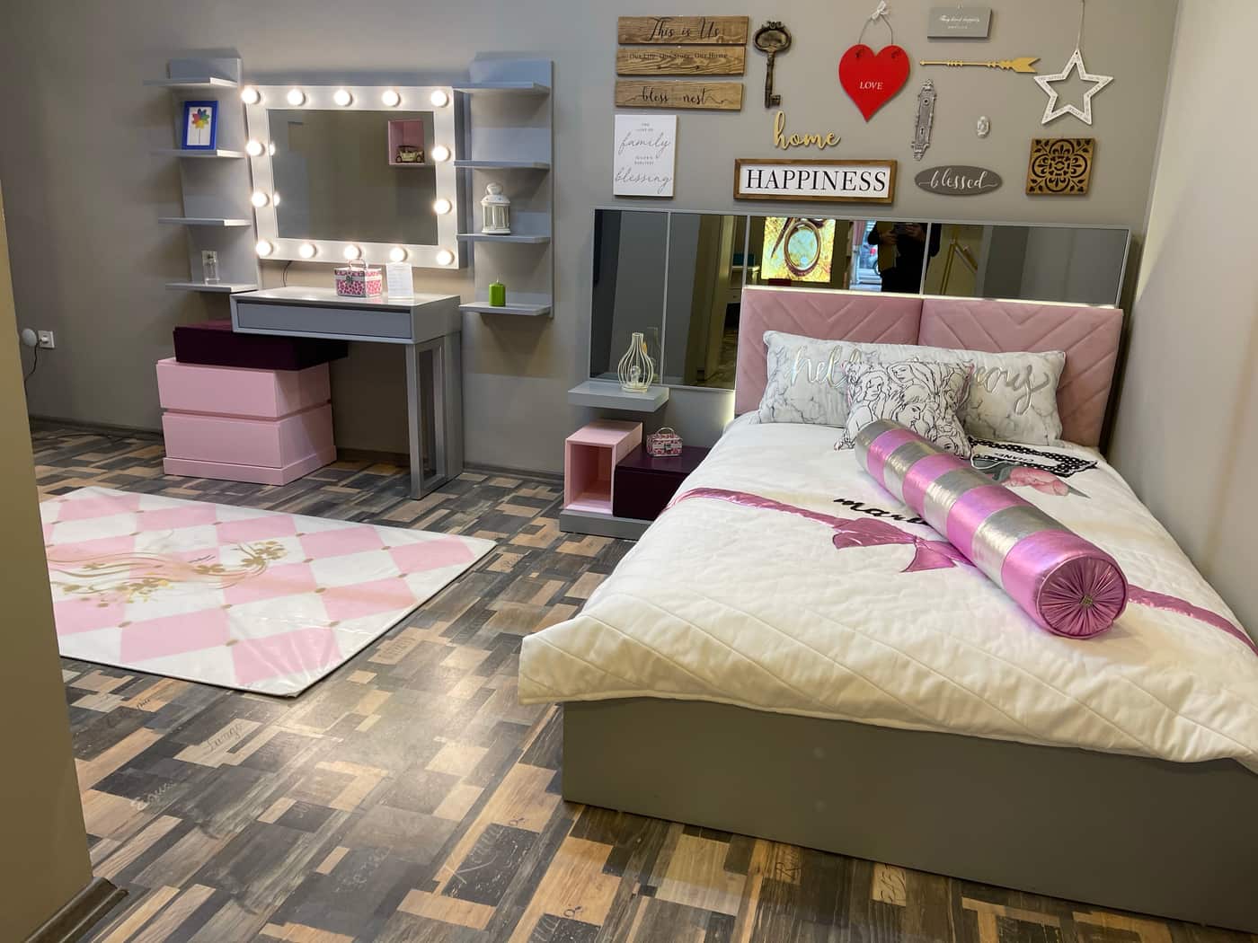 Modern Girls' Bedroom Set with Glamorous Vanity