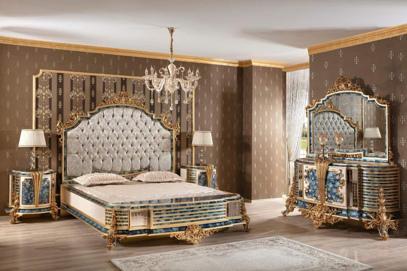 Luxurious Baroque Style Bedroom Set