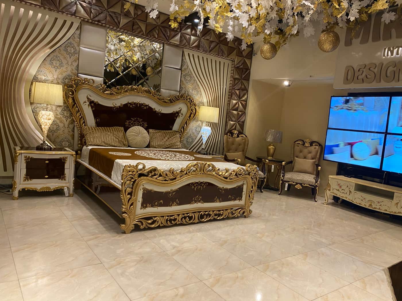 Luxury Ornate Bedroom Set with Glamorous Accents