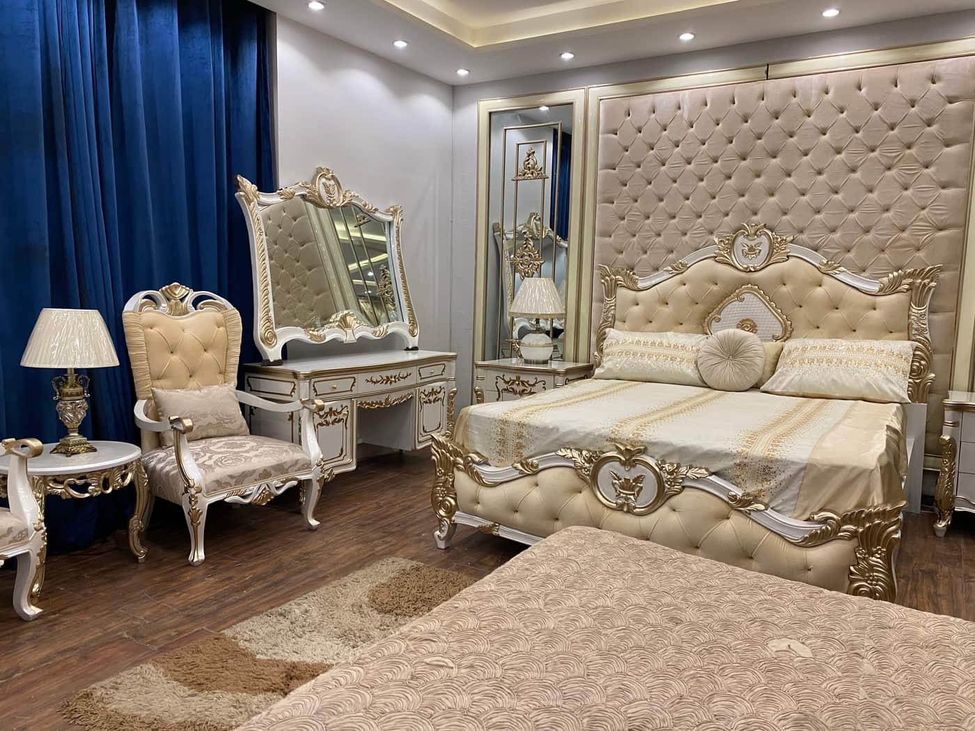 Luxurious Ornate Bedroom Set
