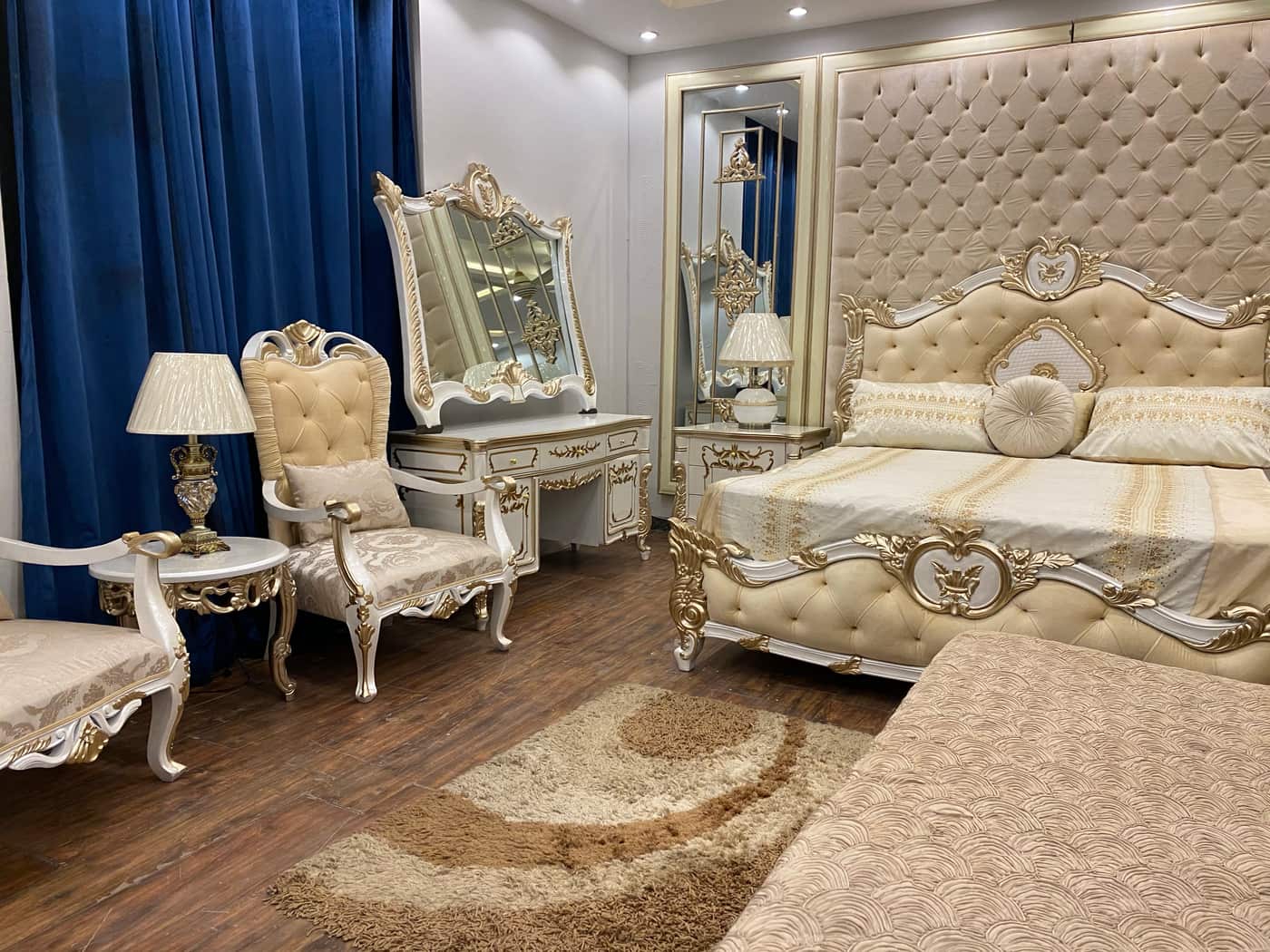 Luxurious Ornate Bedroom Set