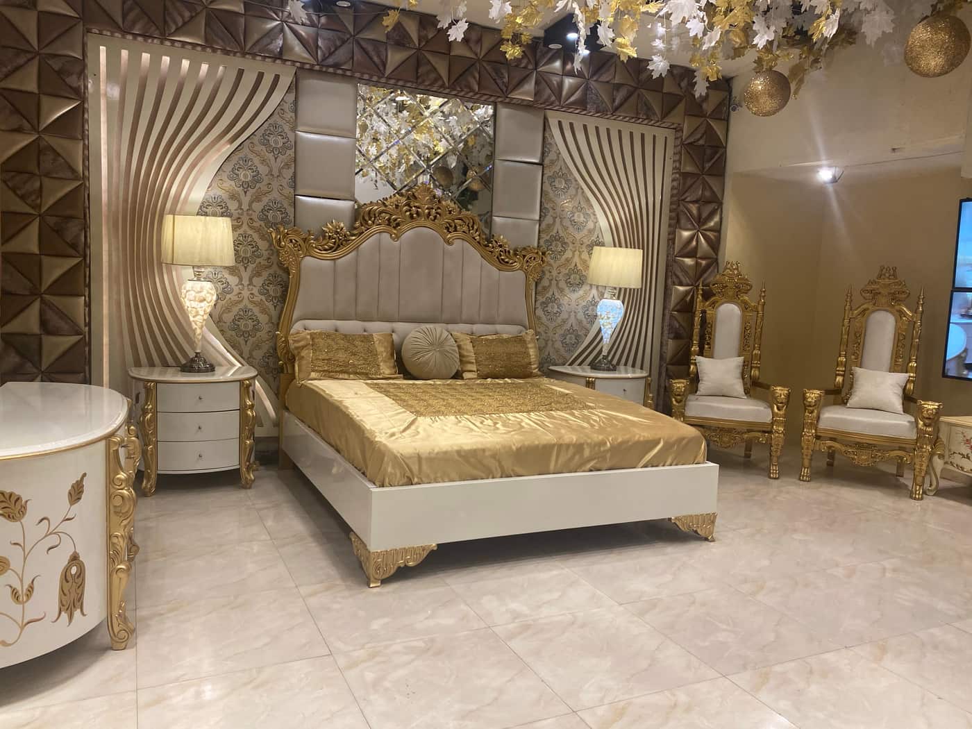 Luxurious Gold Leaf Bedroom Set
