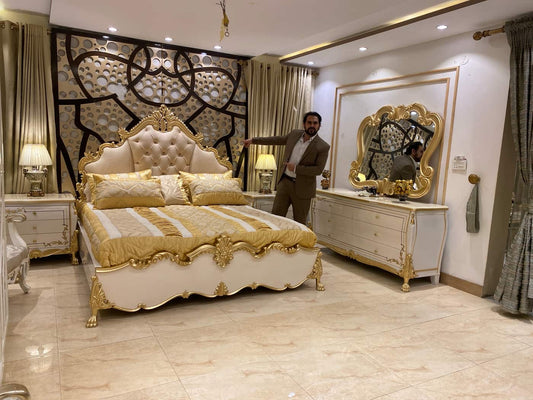 Luxurious Baroque Style Bedroom Set