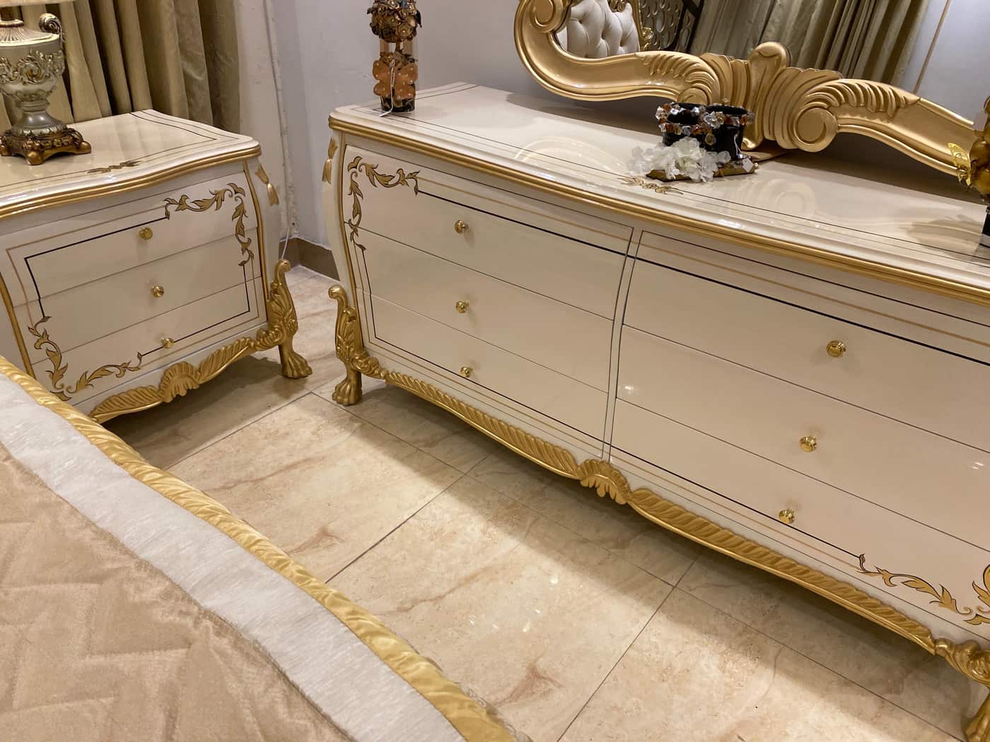 Luxurious Baroque Style Bedroom Set