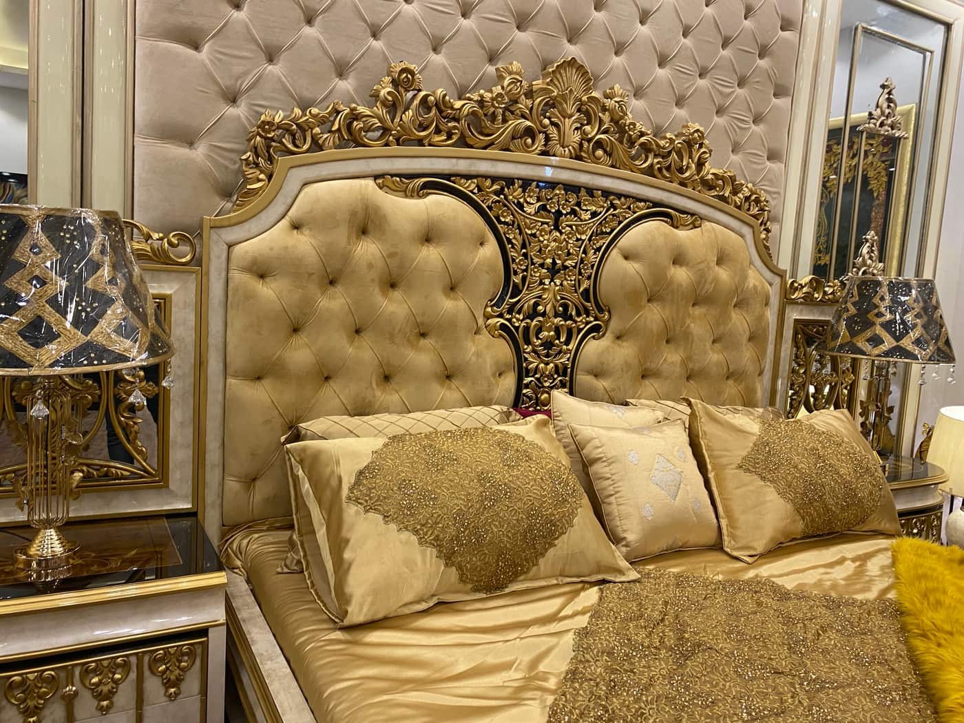 Luxury Royal Bedroom Set