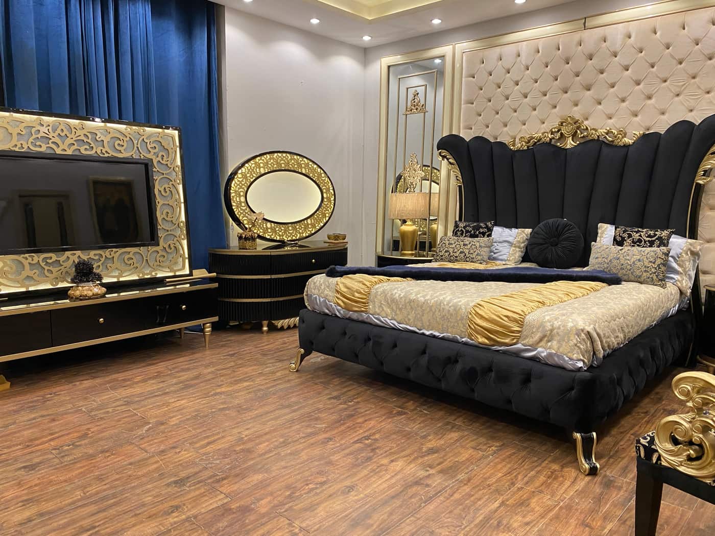 Luxurious Elegant Bedroom Set