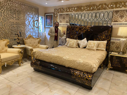 Elegant Gold-accented Bedroom Set