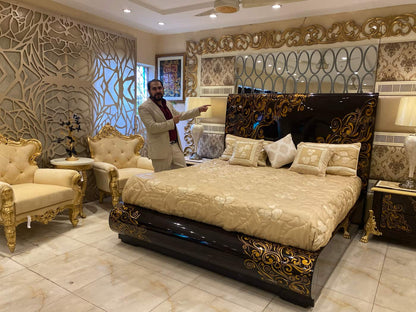 Elegant Gold-accented Bedroom Set