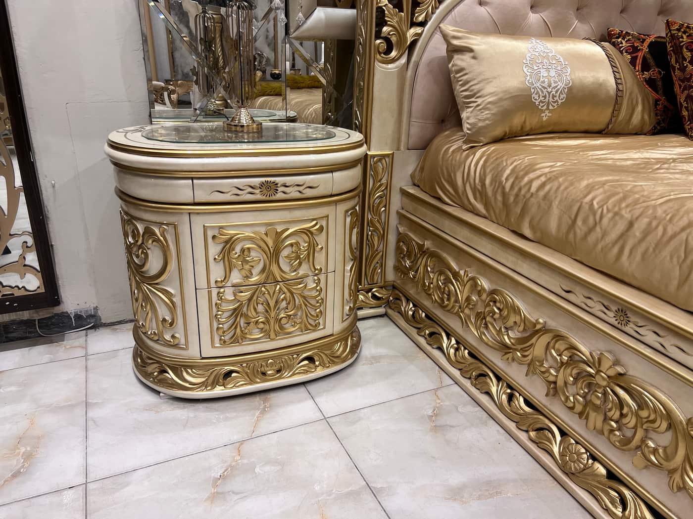 Luxurious Ornate Canopy Bed Set