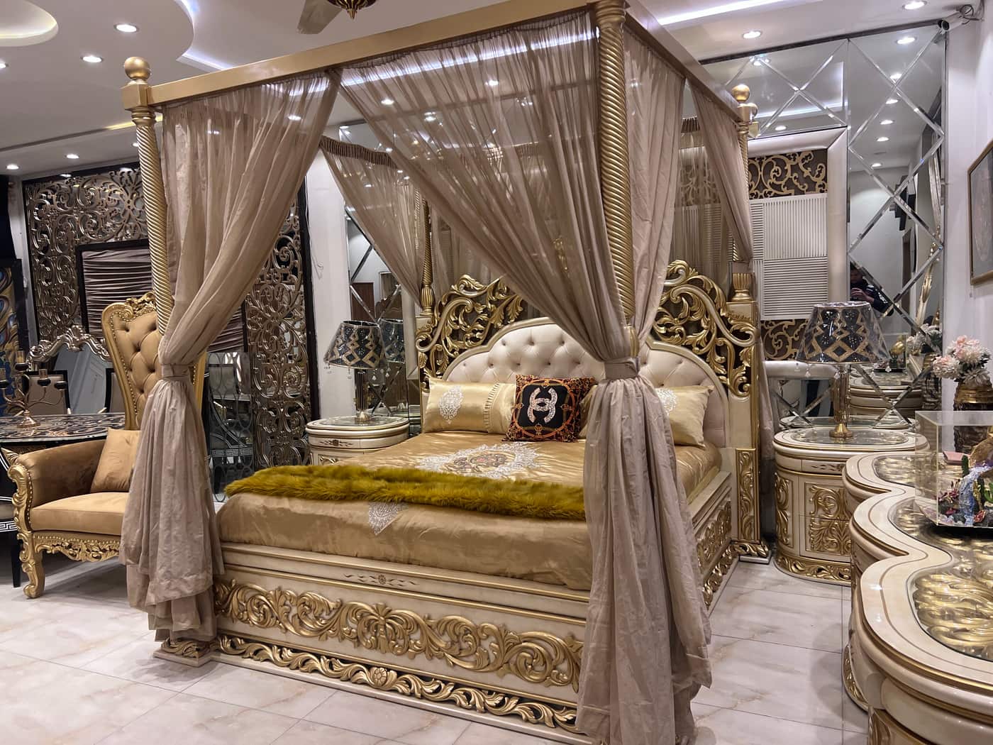 Luxurious Ornate Canopy Bed Set