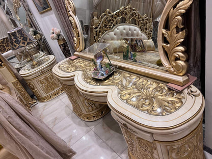 Luxurious Ornate Canopy Bed Set