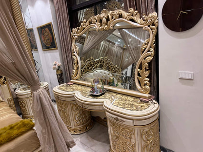 Luxurious Ornate Canopy Bed Set