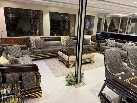 Elegant Luxurious Seating Set