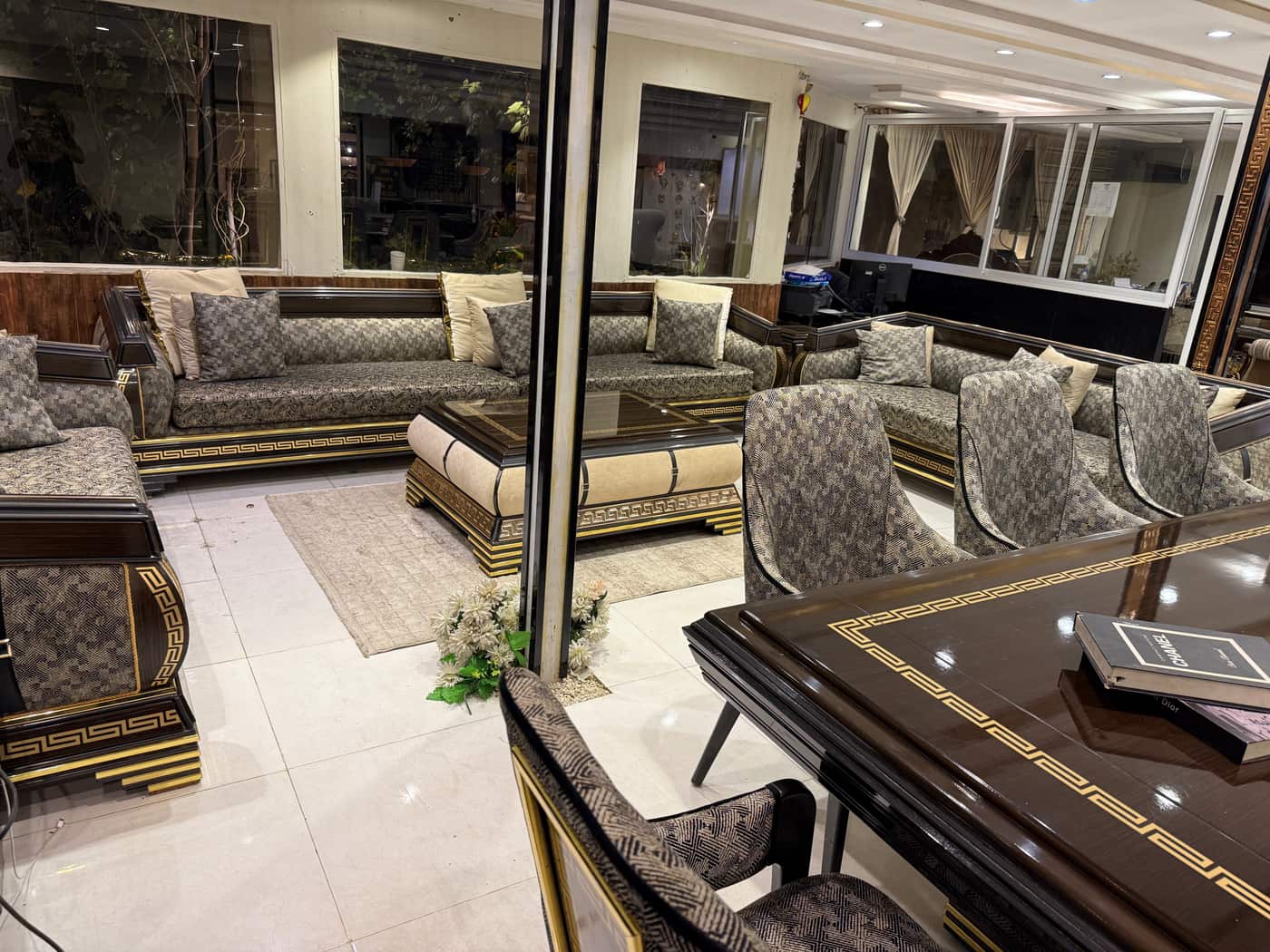 Elegant Luxurious Seating Set